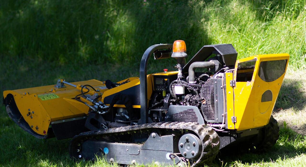 Read more about the article Remote Control Mower: Ultimate Buying Guide
